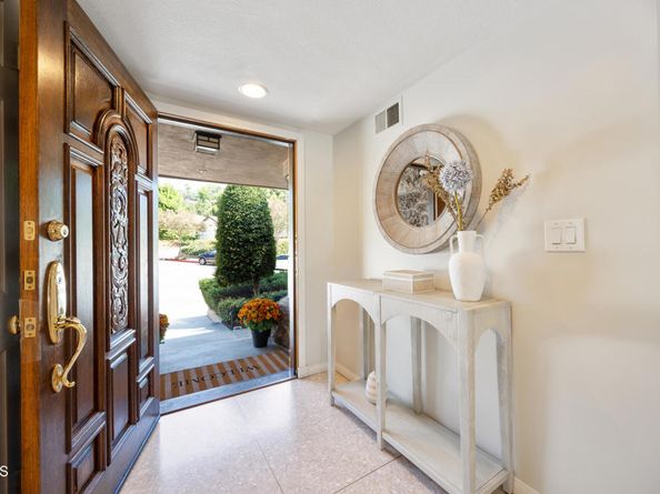 1574 E Glenoaks Boulevard, Glendale CA 91206