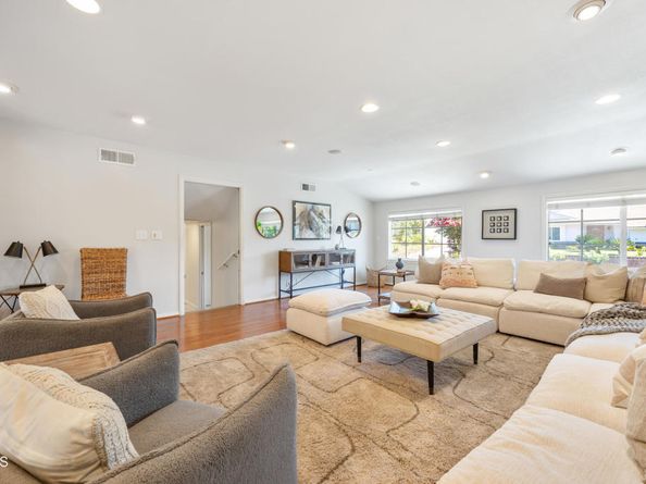 1574 E Glenoaks Boulevard, Glendale CA 91206