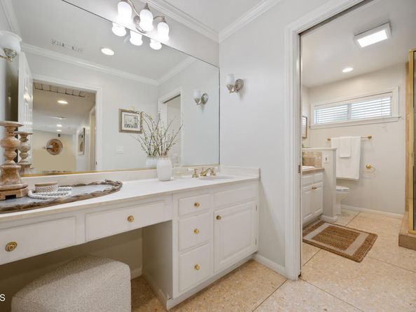 1574 E Glenoaks Boulevard, Glendale CA 91206