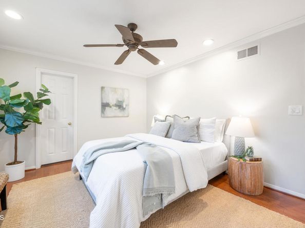 1574 E Glenoaks Boulevard, Glendale CA 91206