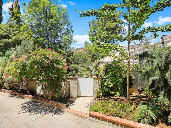 405 Woodcliffe Road, Pasadena CA 91105