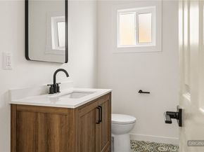 1911 W 65th, Los Angeles CA 90047