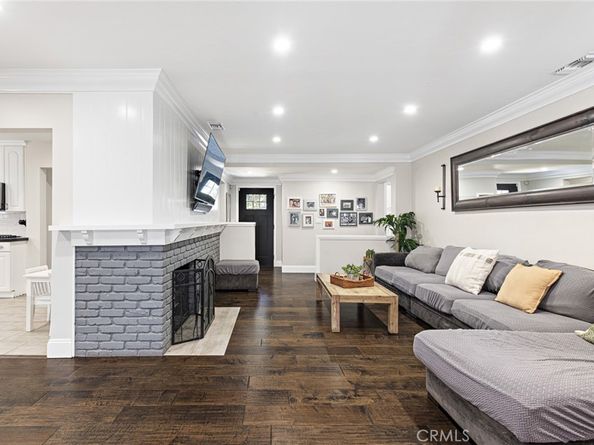 19438 Calvert Street, Tarzana CA 91335