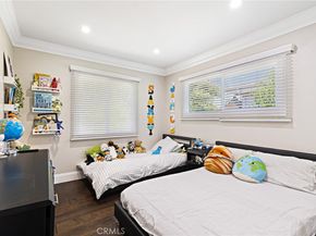 19438 Calvert Street, Tarzana CA 91335