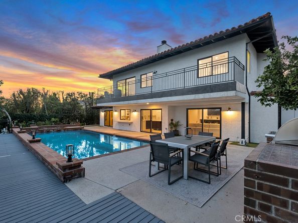 5952 Woodland View Drive, Woodland Hills CA 91367