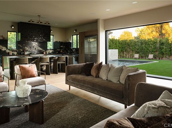 15719 Hartsook Street, Encino CA 91436