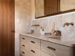 15719 Hartsook Street, Encino CA 91436