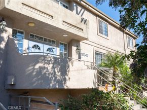 18347 Saticoy 28, Reseda CA 91335
