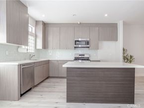 18347 Saticoy 28, Reseda CA 91335