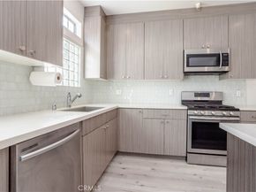 18347 Saticoy 28, Reseda CA 91335