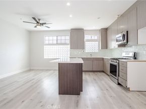 18347 Saticoy 28, Reseda CA 91335