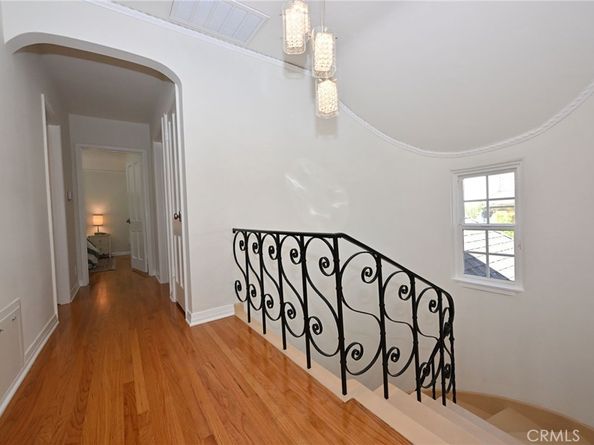 2740 N Beachwood Drive, Hollywood Hills East CA 90068