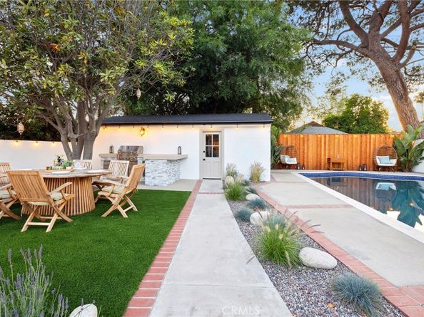 6105 Bellingham Avenue, North Hollywood CA 91606