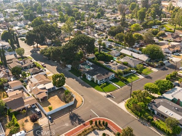 6105 Bellingham Avenue, North Hollywood CA 91606
