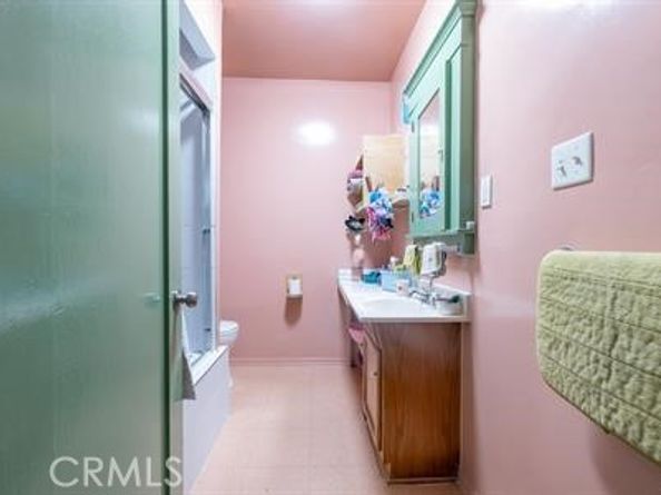 3025 Edgehill Drive, Los Angeles CA 90018