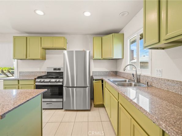 816 W G, Ontario CA 91762