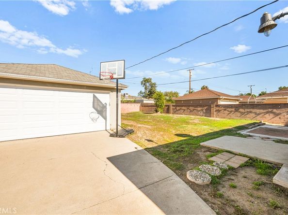 816 W G, Ontario CA 91762