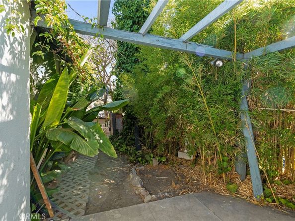 3432 Larissa Drive, Los Angeles CA 90026