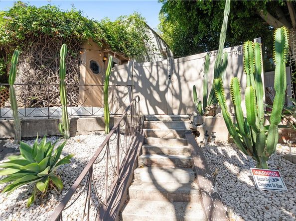 3432 Larissa Drive, Los Angeles CA 90026