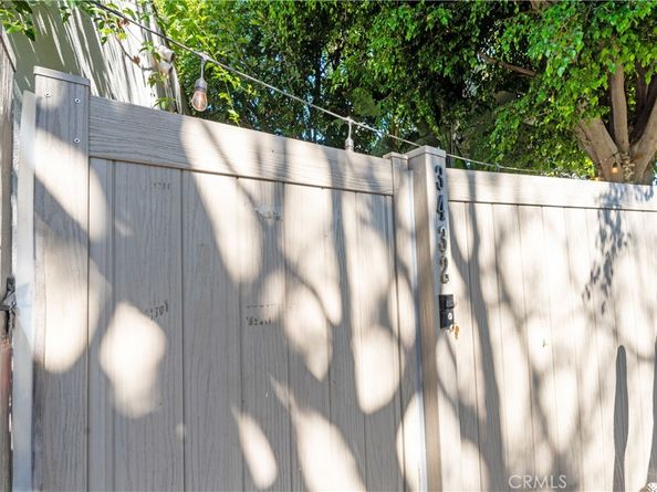 3432 Larissa Drive, Los Angeles CA 90026