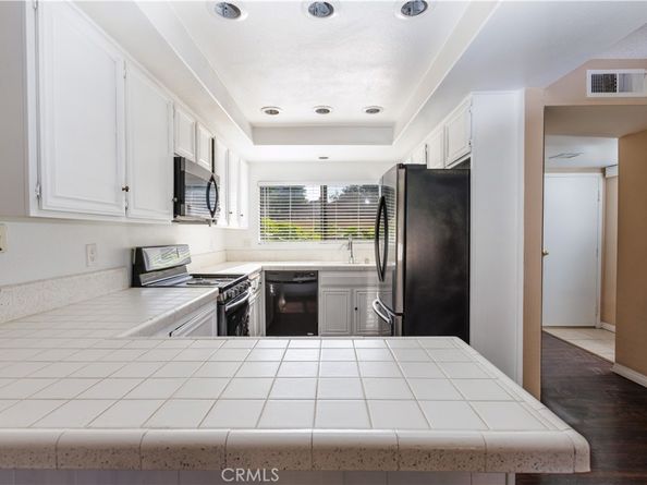 2512 N Tustin D, Santa Ana CA 92705