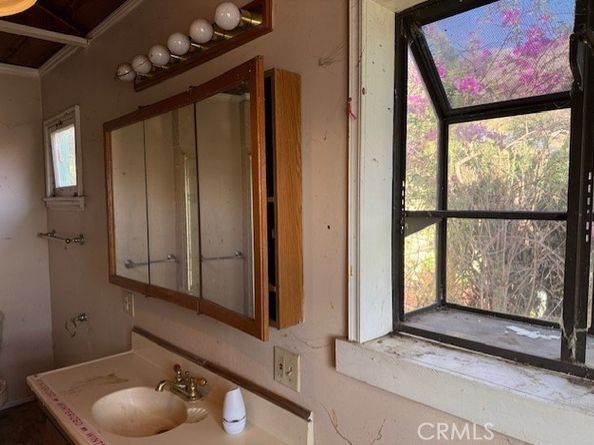 3130 N Mount Curve, Altadena CA 91001