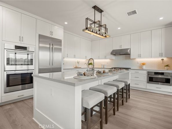 208 Canterbury, Irvine CA 92618