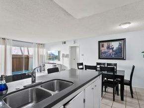 2521 W Sunflower Avenue R1, Santa Ana CA 92704