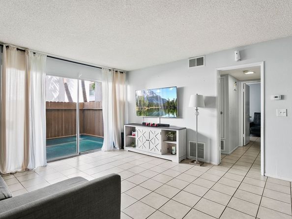 2521 W Sunflower Avenue R1, Santa Ana CA 92704