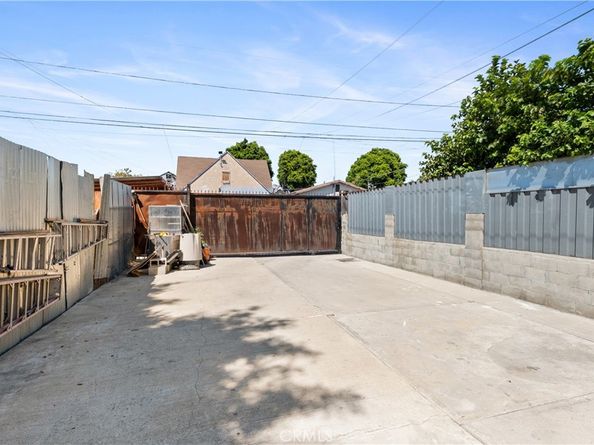 1943 E 113th Street, Los Angeles CA 90059