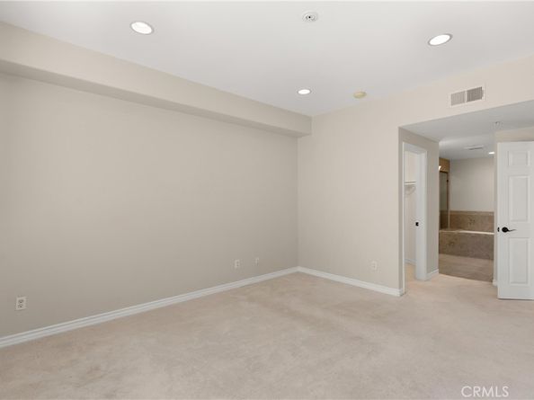 2243 Martin 217, Irvine CA 92612