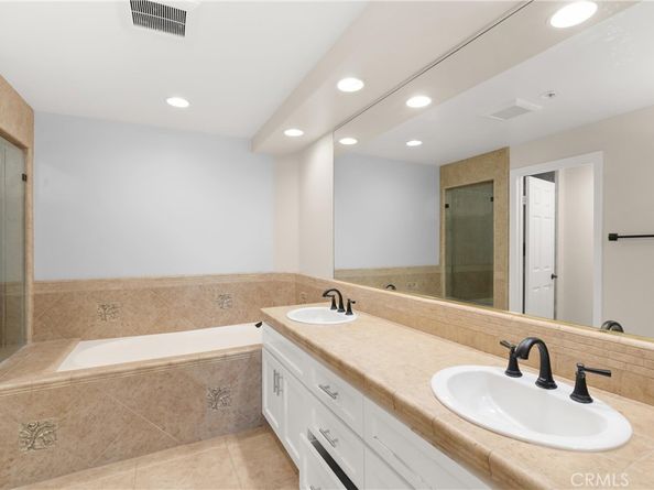 2243 Martin 217, Irvine CA 92612