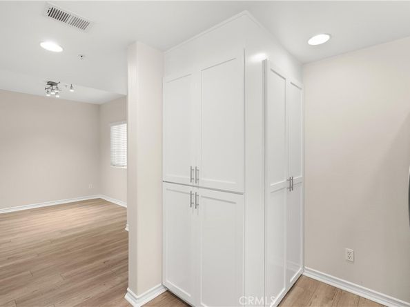 2243 Martin 217, Irvine CA 92612