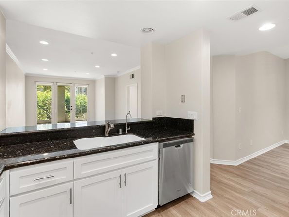 2243 Martin 217, Irvine CA 92612