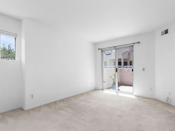 7248 Camino Degrazia 297, San Diego CA 92111