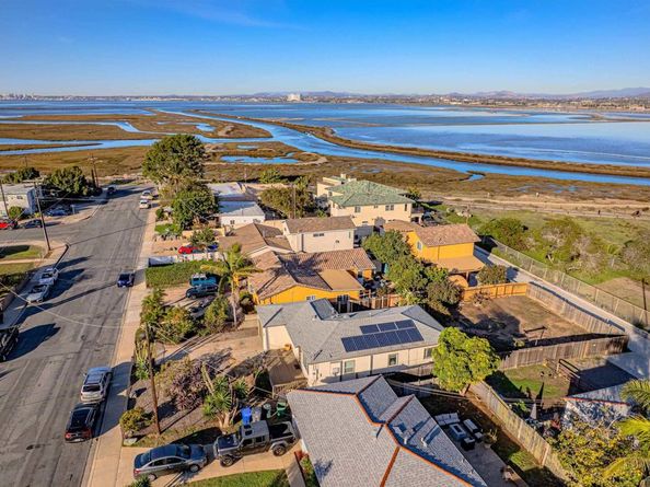 425 8th St, Imperial Beach CA 91932