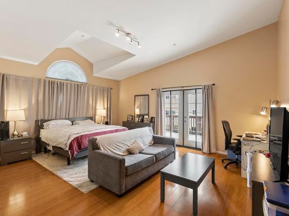 535 F Avenue 4, Coronado CA 92118