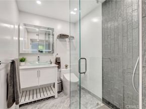 1 3rd Place 302, Long Beach CA 90802