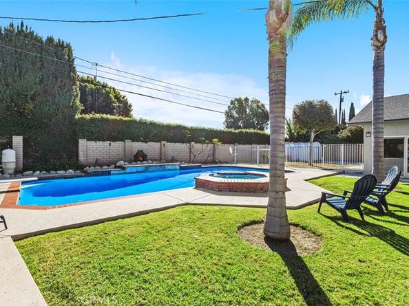 13082 Palomar, North Tustin CA 92705
