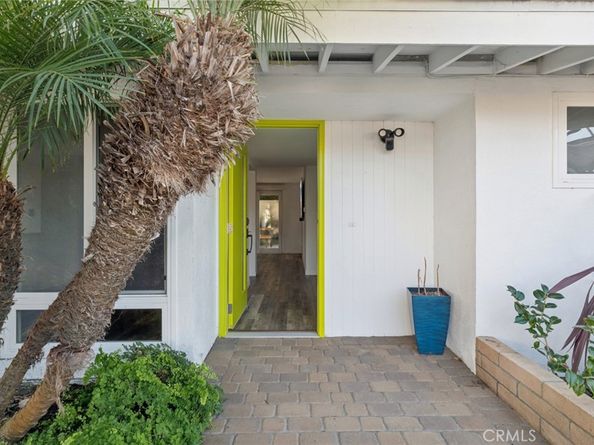 305 Nassau Road, Costa Mesa CA 92626