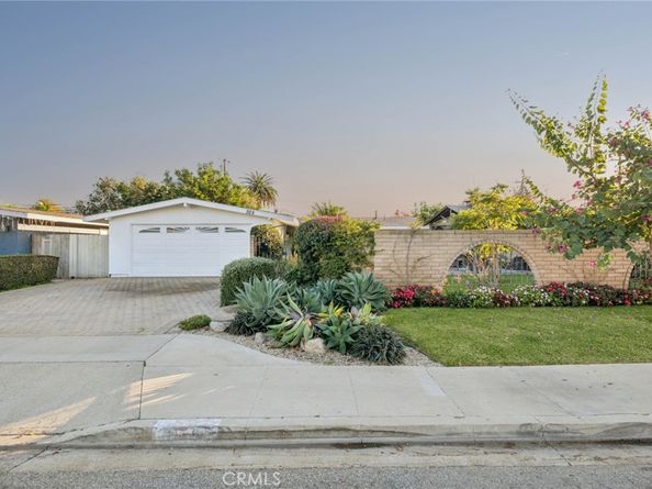 305 Nassau Road, Costa Mesa CA 92626