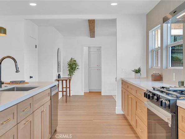 10525 S 5th Avenue, Inglewood CA 90303