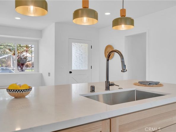 10525 S 5th Avenue, Inglewood CA 90303