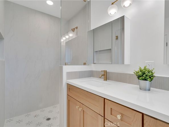 10525 S 5th Avenue, Inglewood CA 90303