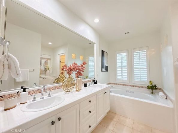 6 Napa, Irvine CA 92602