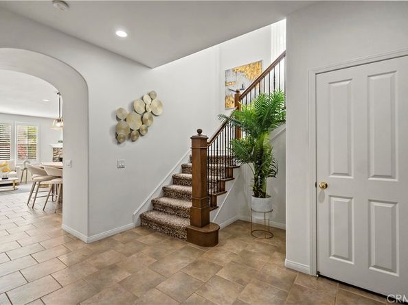 6 Napa, Irvine CA 92602