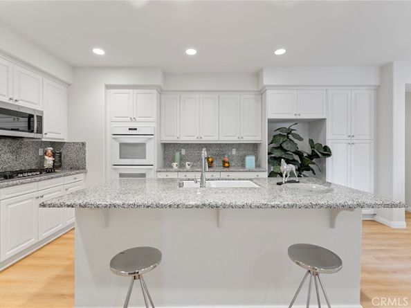 102 Spanish Lace, Irvine CA 92620