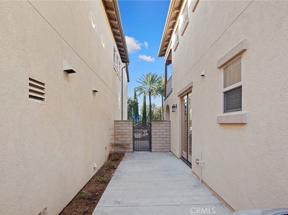 102 Spanish Lace, Irvine CA 92620