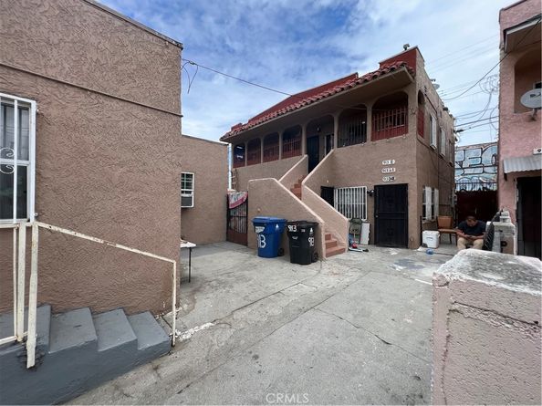 913 E 87th Street, Los Angeles CA 90002