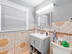 1665 Arlington, Los Angeles CA 90019